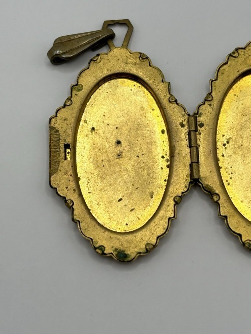 Antique Locket Cottagecore Art Deco Basket Flowers Gold Tone Large Pendant Love - Picture 10 of 12